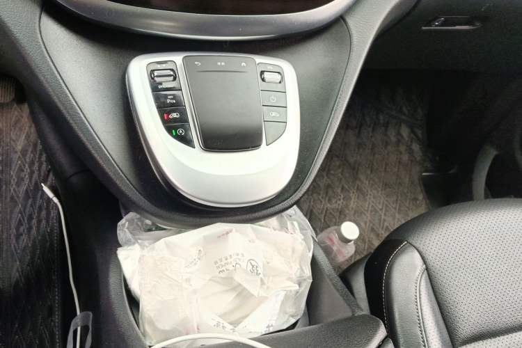 Used Mercedes-Benz V-Class 2020 V 260 Avantgarde Edition Gear Lever