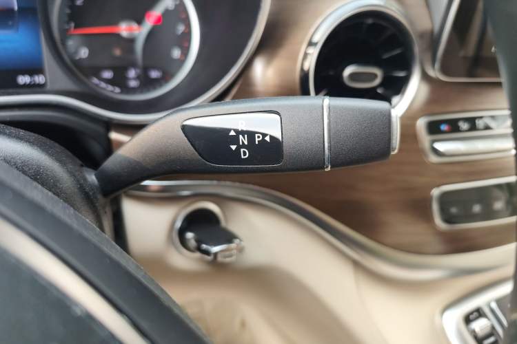 Used Mercedes-Benz V-Class 2020 V 260 L Long-wheelbase Luxury Edition Gear Lever