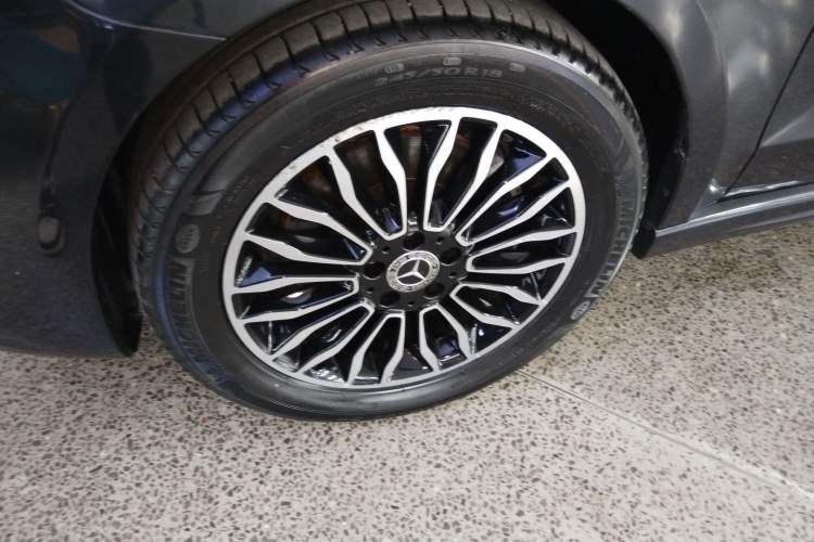 Used Mercedes-Benz V-Class 2020 V 260 L Long-wheelbase Luxury Edition Left Front Wheel Hub