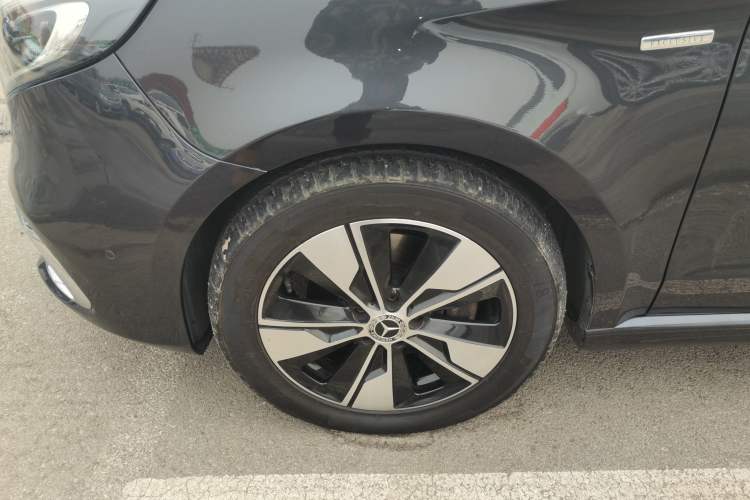 Used Mercedes-Benz V-Class 2020 V 260 Prestige Edition Left Front Wheel Hub