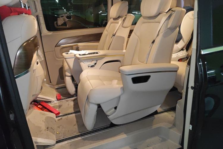 Used Mercedes-Benz V-Class 2020 V 260 L Long-wheelbase Luxury Edition Left Rear Seat