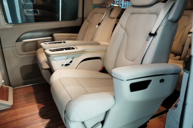 Used Mercedes-Benz V-Class 2020 V 260 L Long-wheelbase Luxury Edition Left Rear Seat