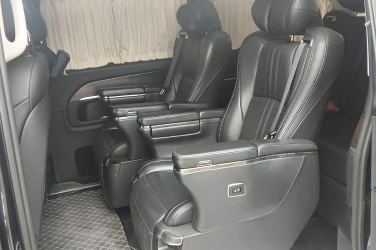 Used Mercedes-Benz V-Class 2020 V 260 Avantgarde Edition Left Rear Seat