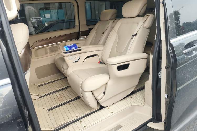 Used Mercedes-Benz V-Class 2020 V 260 L Long-wheelbase Luxury Edition Left Rear Seat