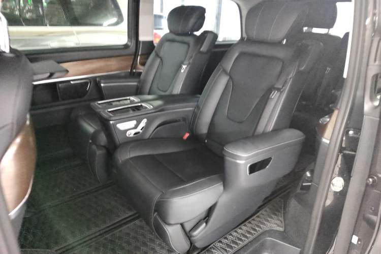 Used Mercedes-Benz V-Class 2020 V 260 L Long-wheelbase Luxury Edition Left Rear Seat