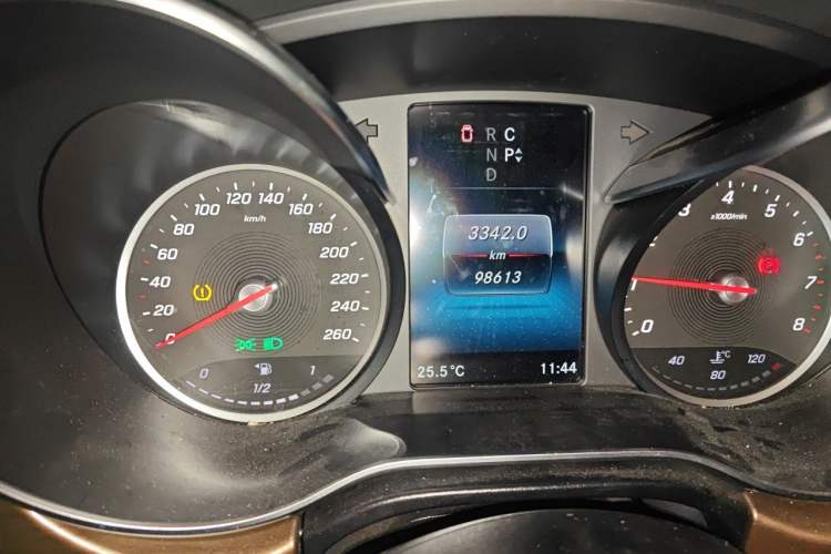 Used Mercedes-Benz V-Class 2020 V 260 L Long-wheelbase Luxury Edition Odometer Close Up
