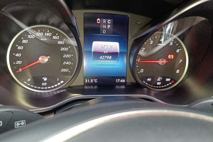 Used Mercedes-Benz V-Class 2020 V 260 Prestige Edition Odometer Close Up
