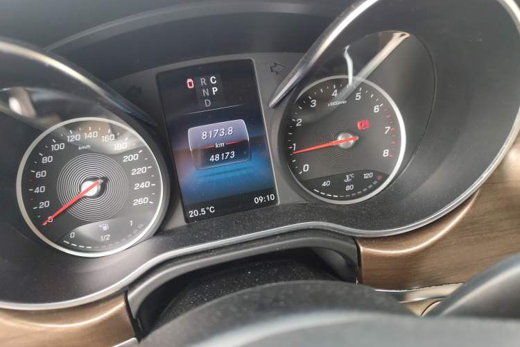 Used Mercedes-Benz V-Class 2020 V 260 L Long-wheelbase Luxury Edition Odometer Close Up