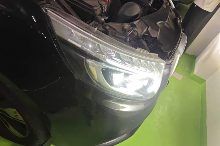 Used Mercedes-Benz V-Class 2020 V 260 L Long-wheelbase Luxury Edition Right Front Headlight