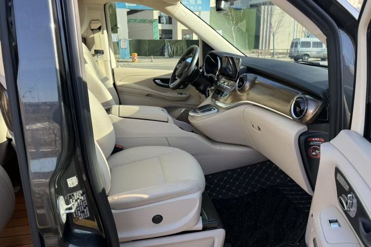 Used Mercedes-Benz V-Class 2020 V 260 Prestige Edition Right Front Seat