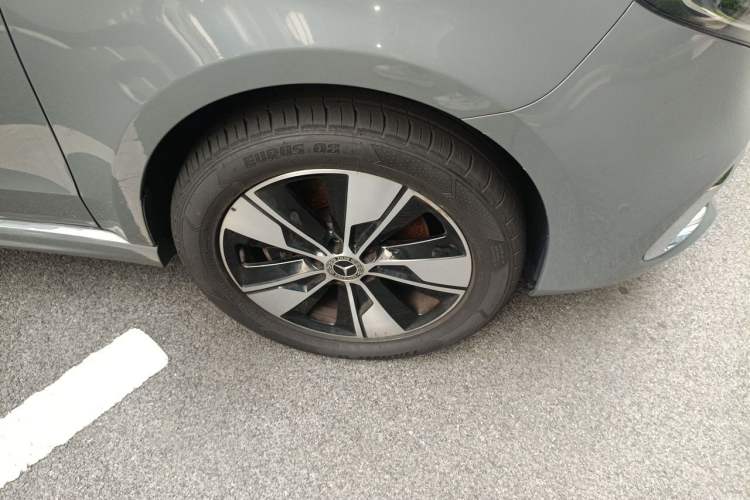 Used Mercedes-Benz V-Class 2020 V 260 Prestige Edition Right Front Wheel Hub