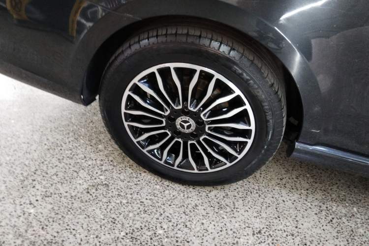 Used Mercedes-Benz V-Class 2020 V 260 L Long-wheelbase Luxury Edition Right Rear Wheel Hub