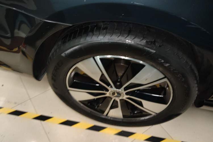 Used Mercedes-Benz V-Class 2020 V 260 L Long-wheelbase Luxury Edition Right Rear Wheel Hub