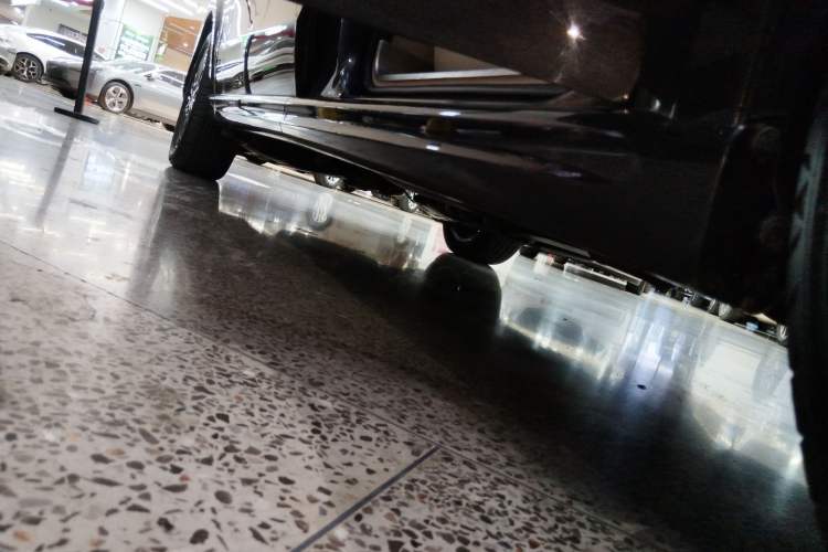 Used Mercedes-Benz V-Class 2020 V 260 L Long-wheelbase Luxury Edition Right Side Sill