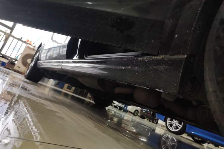 Used Mercedes-Benz V-Class 2020 V 260 L Long-wheelbase Luxury Edition Right Side Sill