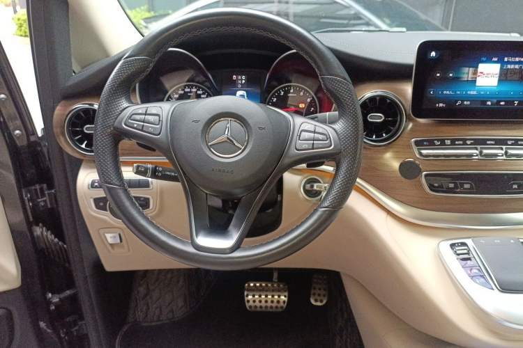 Used Mercedes-Benz V-Class 2020 V 260 Prestige Edition Steering Wheel