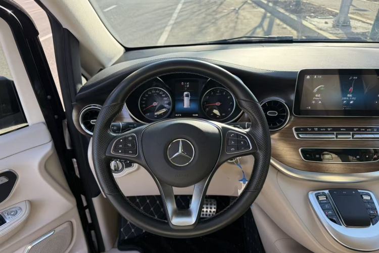 Used Mercedes-Benz V-Class 2020 V 260 Prestige Edition Steering Wheel