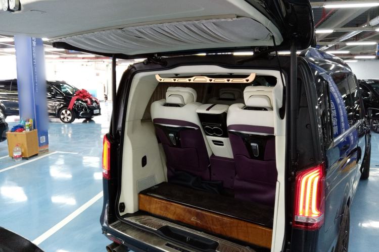 Used Mercedes-Benz V-Class 2020 V 260 L Long-wheelbase Luxury Edition Trunk