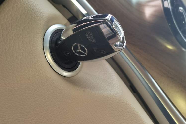 Used Mercedes-Benz V-Class 2020 V 260 Prestige Edition Vehicle Key