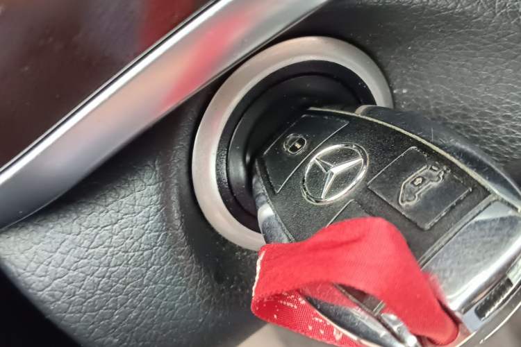 Used Mercedes-Benz V-Class 2020 V 260 Avantgarde Edition Vehicle Key