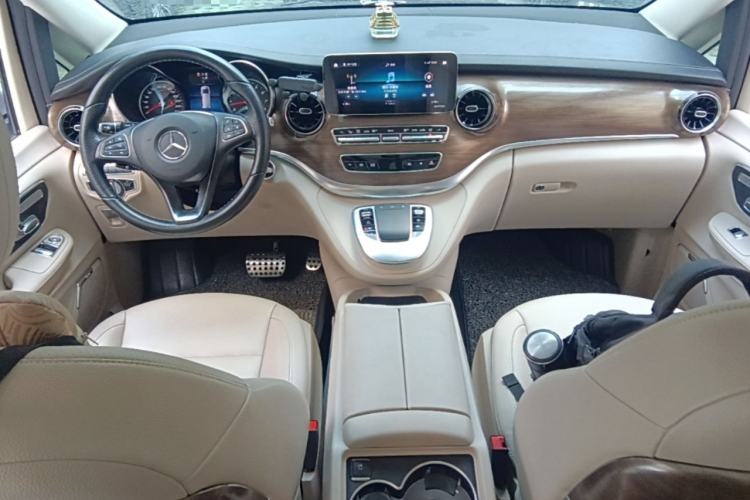 Used Mercedes-Benz V-Class 2020 V 260 L Long-wheelbase Luxury Edition Center Console
