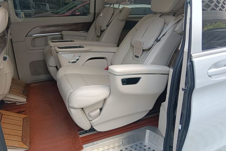 Used Mercedes-Benz V-Class 2020 V 260 L Long-wheelbase Luxury Edition Left Rear Seat