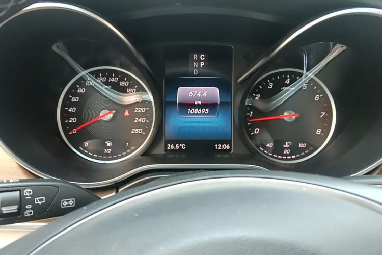 Used Mercedes-Benz V-Class 2020 V 260 L Long-wheelbase Luxury Edition Odometer Close Up