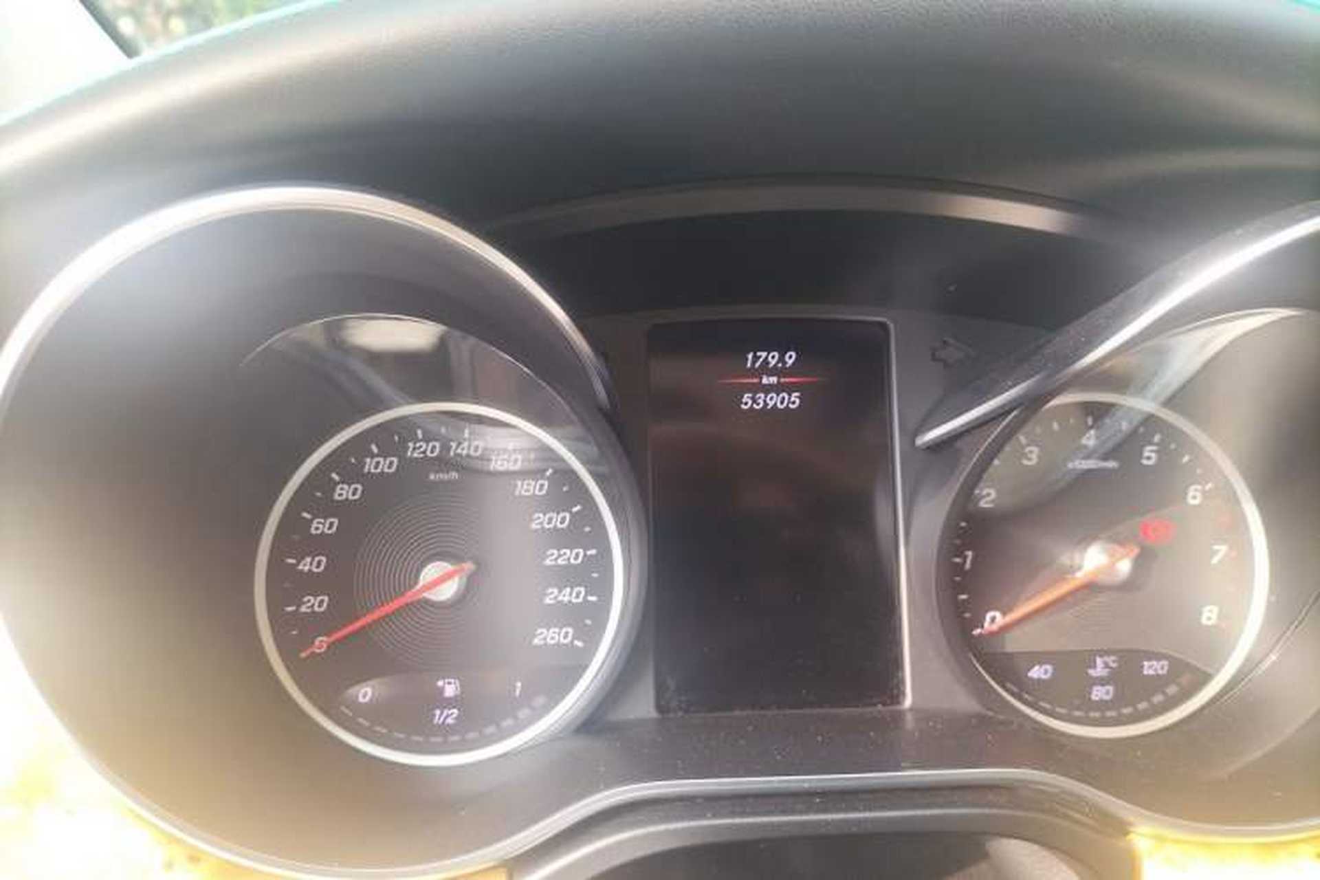 Used Mercedes-Benz V-Class 2020 V 260 Avantgarde Edition Odometer Close Up
