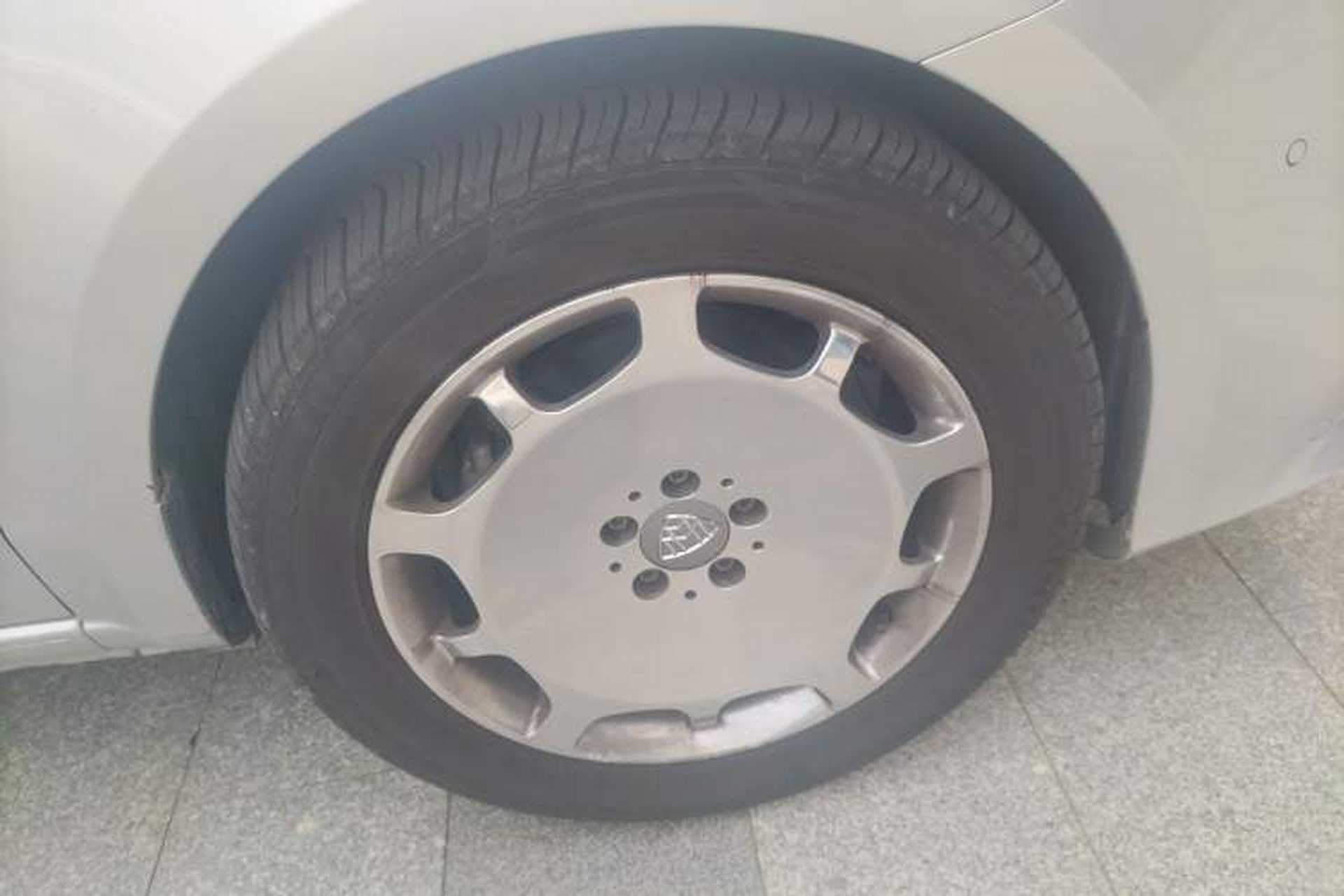 Used Mercedes-Benz V-Class 2020 V 260 Avantgarde Edition Right Front Wheel Hub