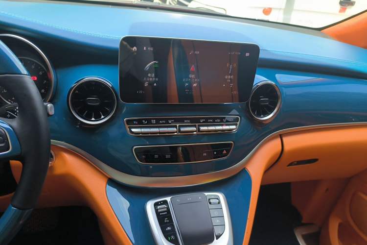 Used Mercedes-Benz V-Class 2020 V 260 Avantgarde Edition Audio And AC Panel