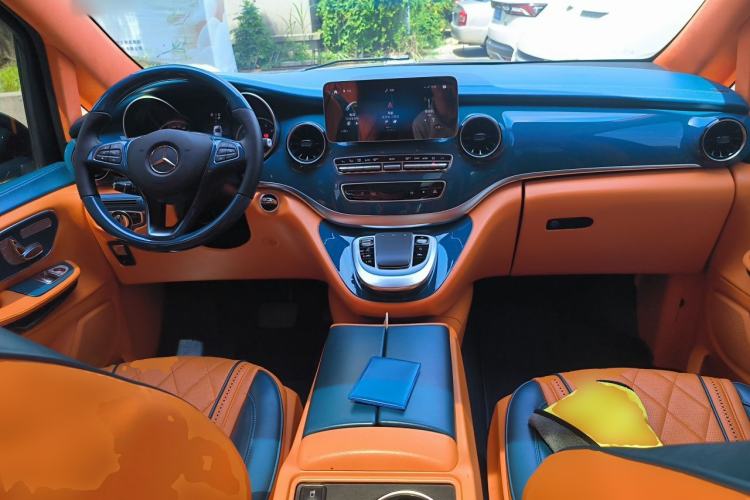 Used Mercedes-Benz V-Class 2020 V 260 Avantgarde Edition Center Console