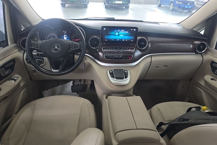 Used Mercedes-Benz V-Class 2020 V 260 Avantgarde Edition Center Console