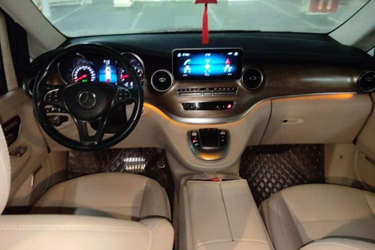 Used Mercedes-Benz V-Class  Center Console