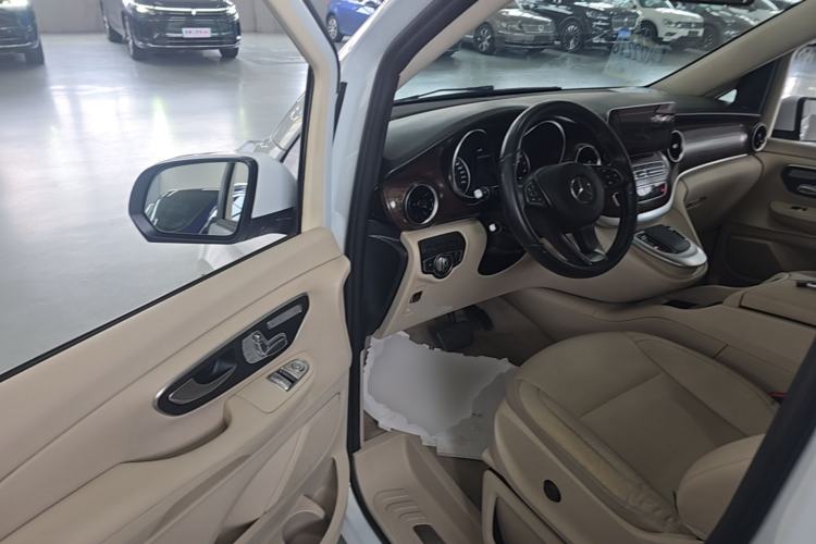 Used Mercedes-Benz V-Class 2020 V 260 Avantgarde Edition Driver Seat