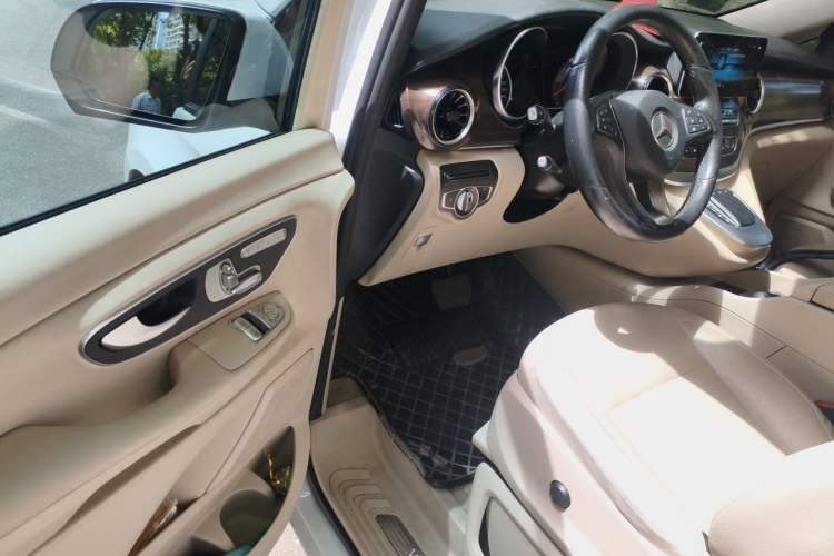 Used Mercedes-Benz V-Class 2020 V 260 Avantgarde Edition Driver Seat