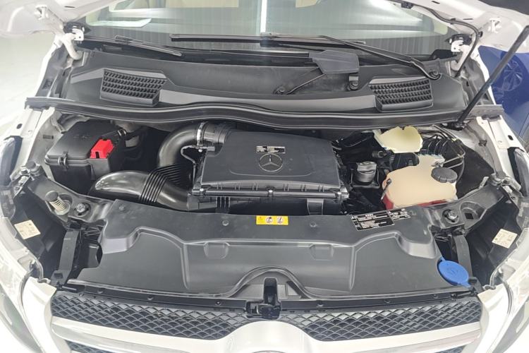 Used Mercedes-Benz V-Class 2020 V 260 Avantgarde Edition Engine Bay