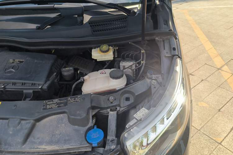 Used Mercedes-Benz V-Class 2020 V 260 Avantgarde Edition Engine Bay Left