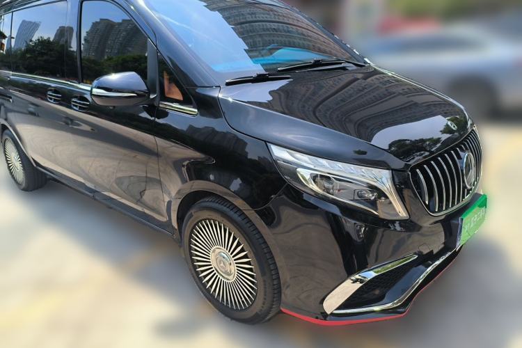 Used Mercedes-Benz V-Class 2020 V 260 Avantgarde Edition Front Right 45 Deg