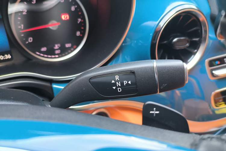 Used Mercedes-Benz V-Class 2020 V 260 Avantgarde Edition Gear Lever