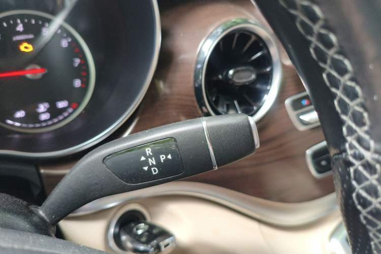 Used Mercedes-Benz V-Class 2020 V 260 Avantgarde Edition Gear Lever