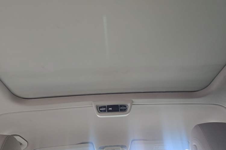 Used Mercedes-Benz V-Class 2020 V 260 Avantgarde Edition Headliner