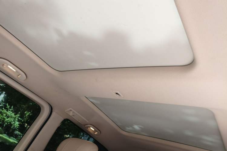 Used Mercedes-Benz V-Class 2020 V 260 Avantgarde Edition Headliner