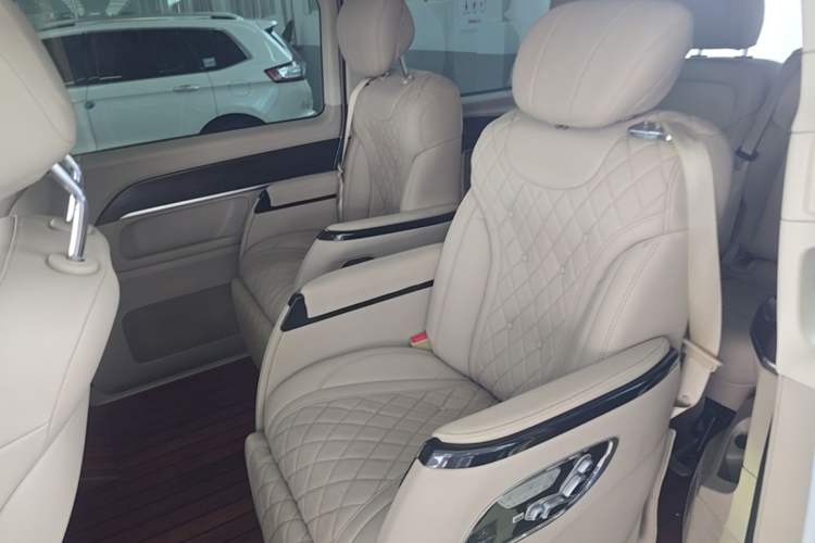 Used Mercedes-Benz V-Class 2020 V 260 Avantgarde Edition Left Rear Seat