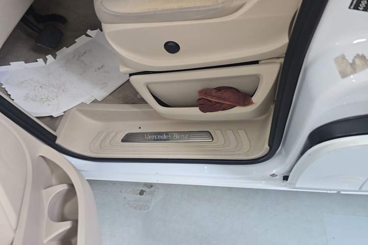 Used Mercedes-Benz V-Class 2020 V 260 Avantgarde Edition Left Side Sill
