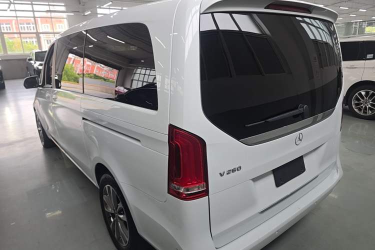 Used Mercedes-Benz V-Class 2020 V 260 Avantgarde Edition Rear Left 45 Deg