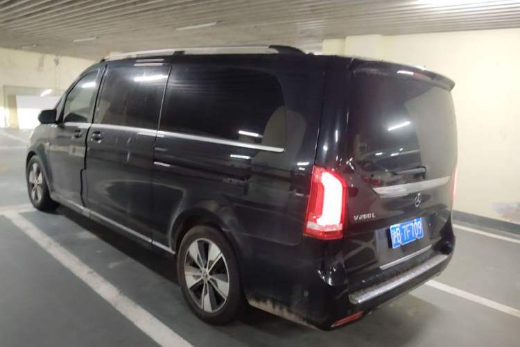 Used Mercedes-Benz V-Class  Rear Left 45 Deg