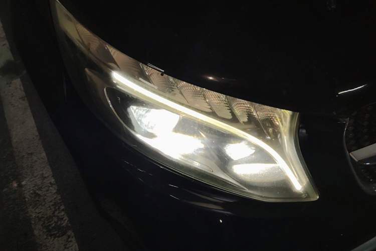 Used Mercedes-Benz V-Class  Right Front Headlight