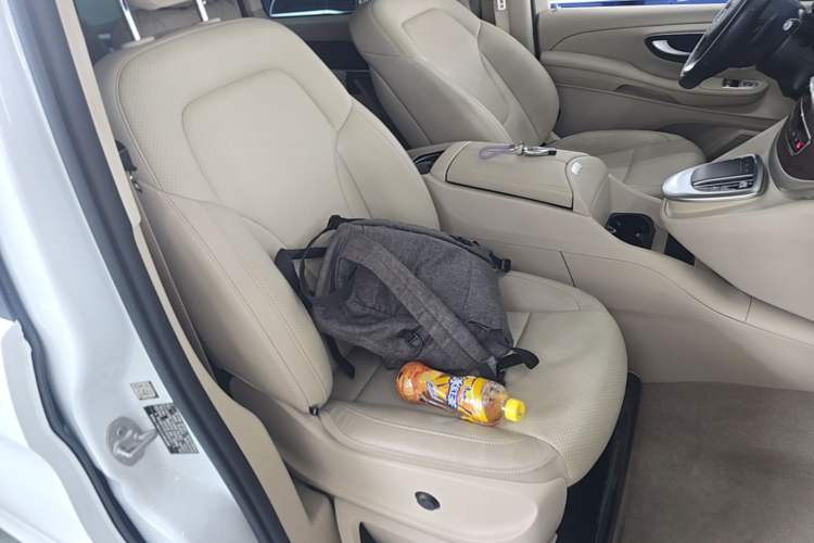 Used Mercedes-Benz V-Class 2020 V 260 Avantgarde Edition Right Front Seat
