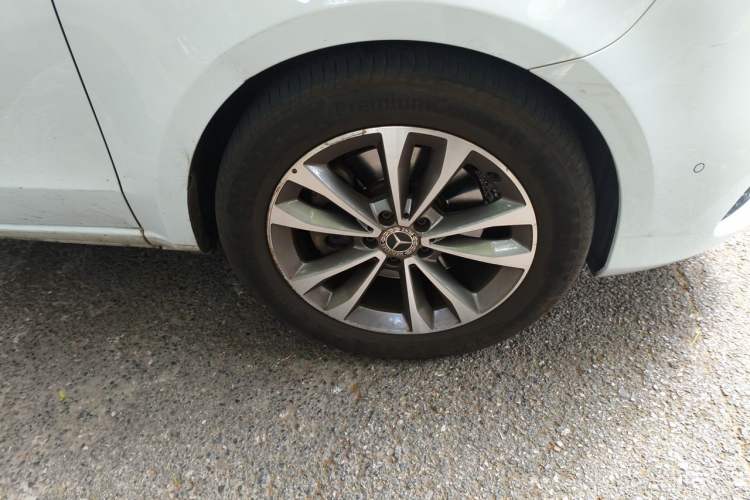 Used Mercedes-Benz V-Class 2020 V 260 Avantgarde Edition Right Front Wheel Hub