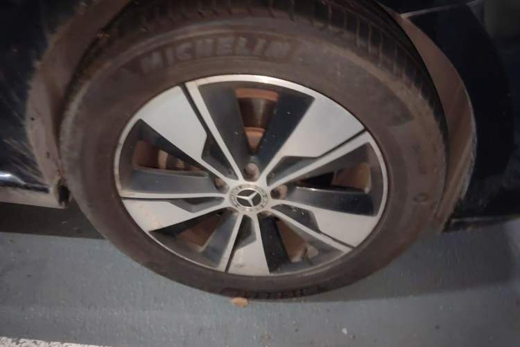 Used Mercedes-Benz V-Class  Right Front Wheel Hub